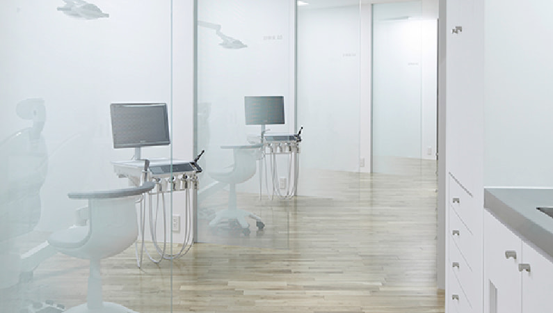 プライバシーに 配慮した落ち着く診察室